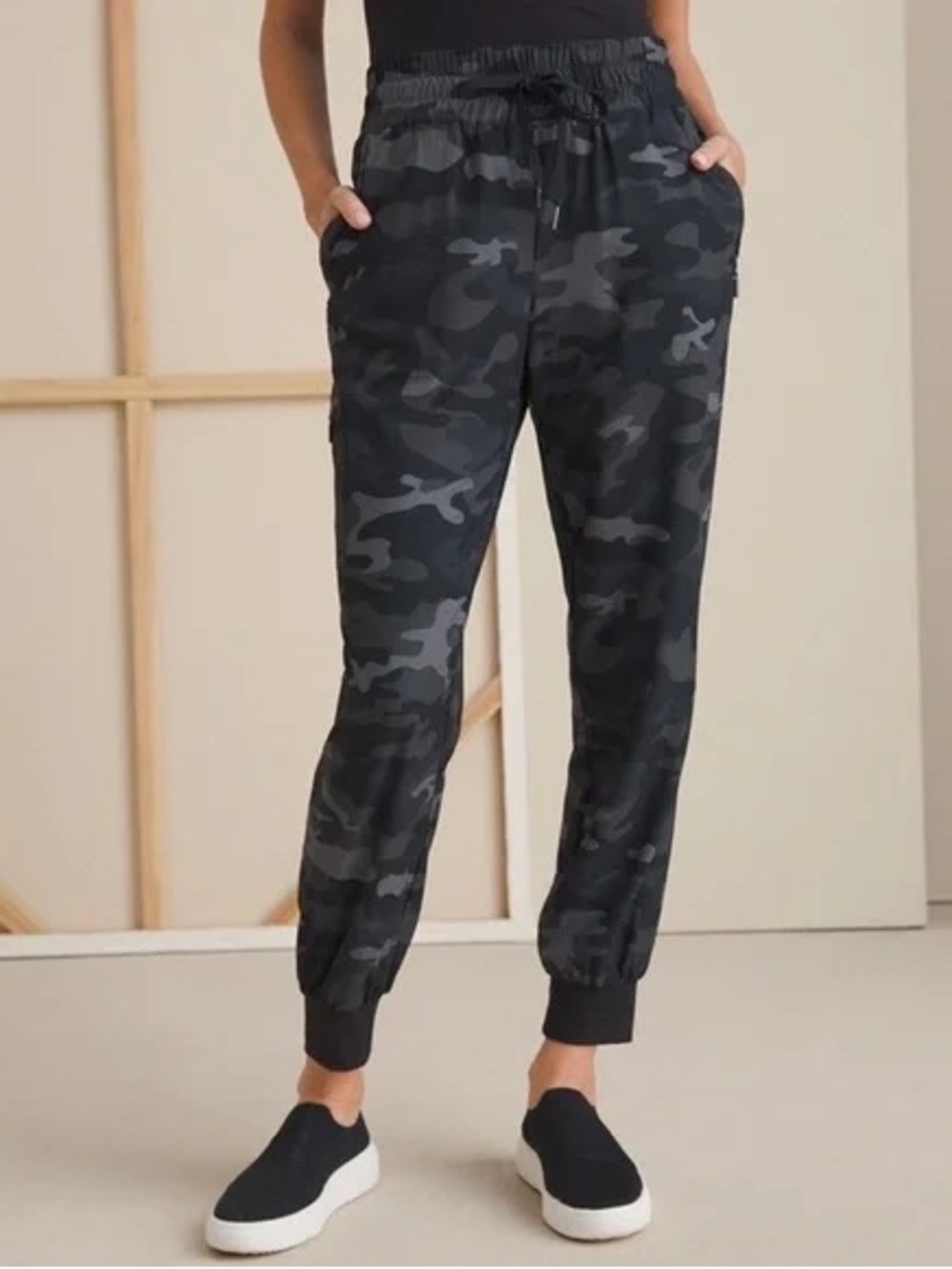 Chico's Black & Gray Camouflage Jogger Pants